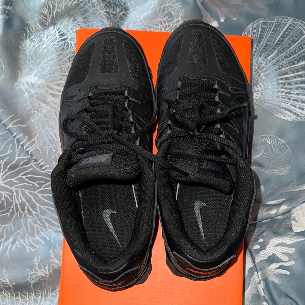 Nike Men's Black Athletic Shoes , worn a few times, perfect condition - Picture 8 of 9